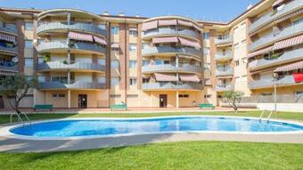 Lloret De Mar Apartment Sleeps 6 With Pool And Wifi