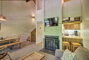 Apartamento Village Of Loon Mtn Condo With Fireplace And Balcony