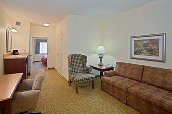 Hotel Country Inn & Suites By Carlson, Big Rapids, Mi